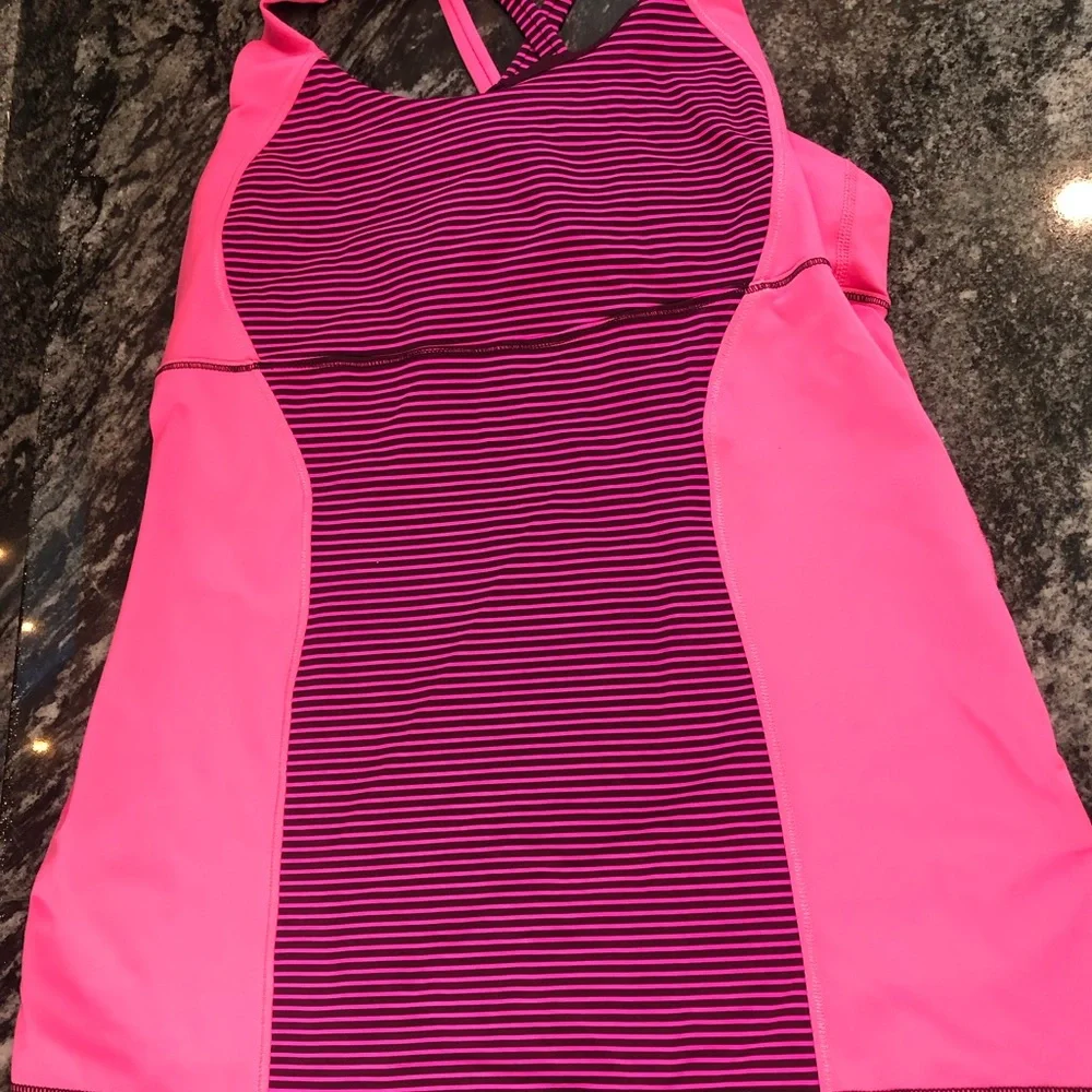 Lululemon top . Size 6 color block. - Picture 3 of 5
